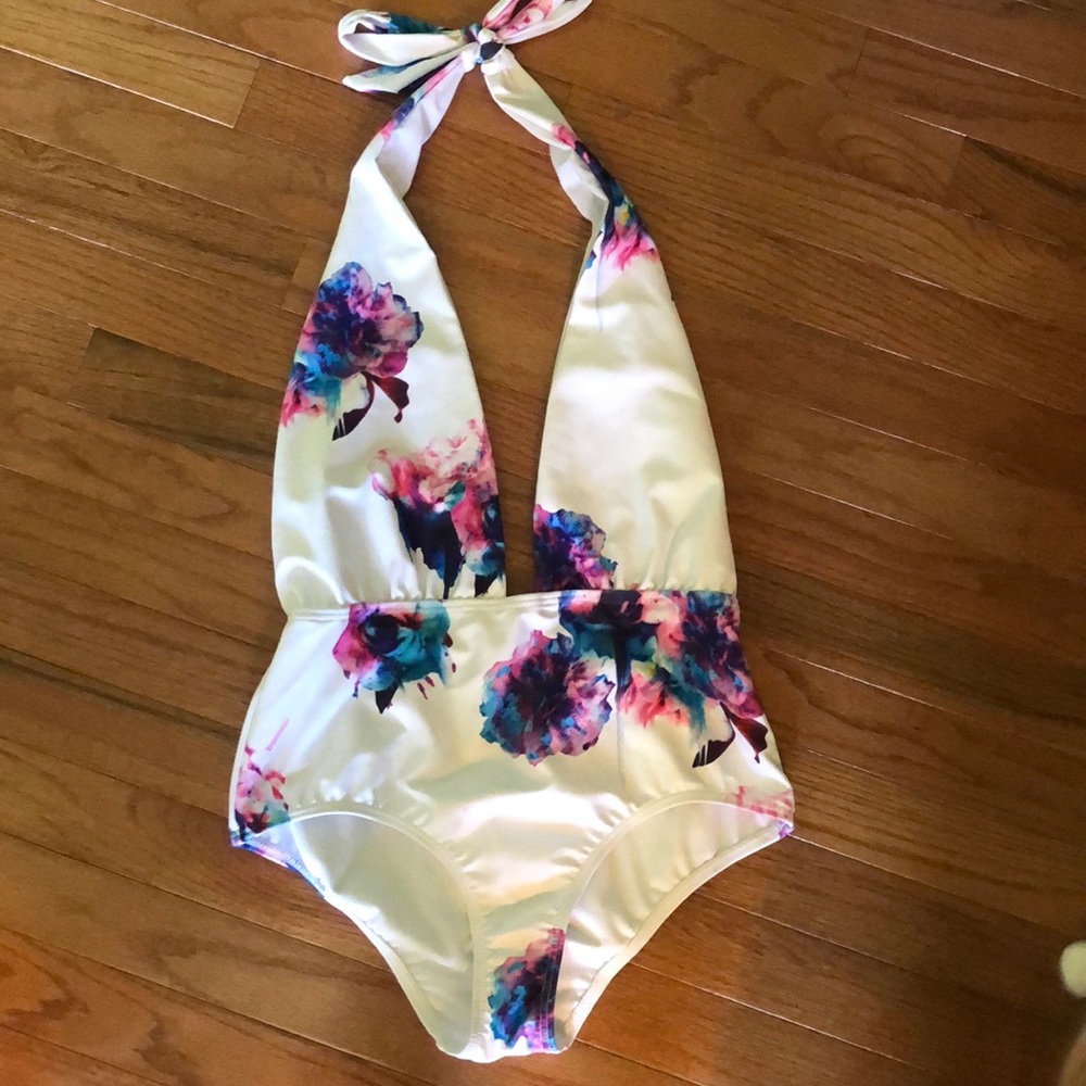 Paper dolls one piece bathing suit